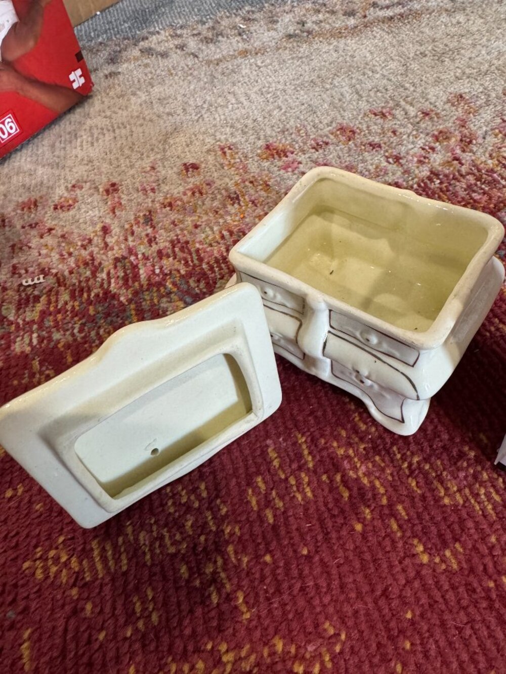 🌺Vintage 1970s Victorian Ceramic Mirrored Dresser Trinket Box🌸🌺 - Picture 6 of 11